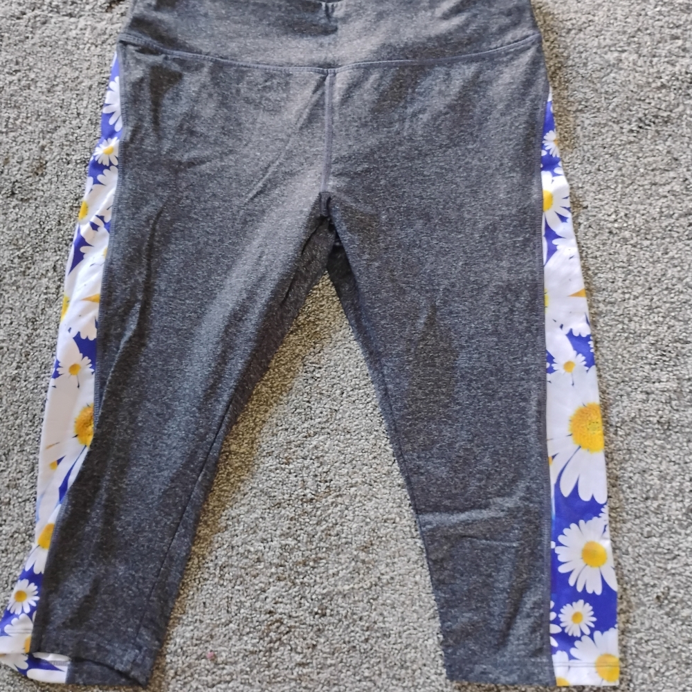 LuLaRoe Gray and Floral Capris